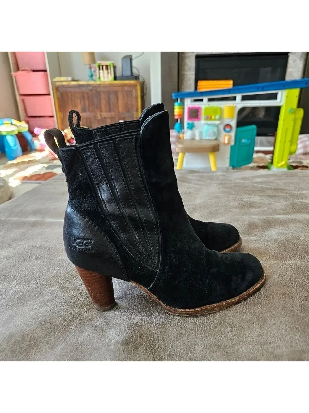 UGG Olivya Heeled Boots Size 7